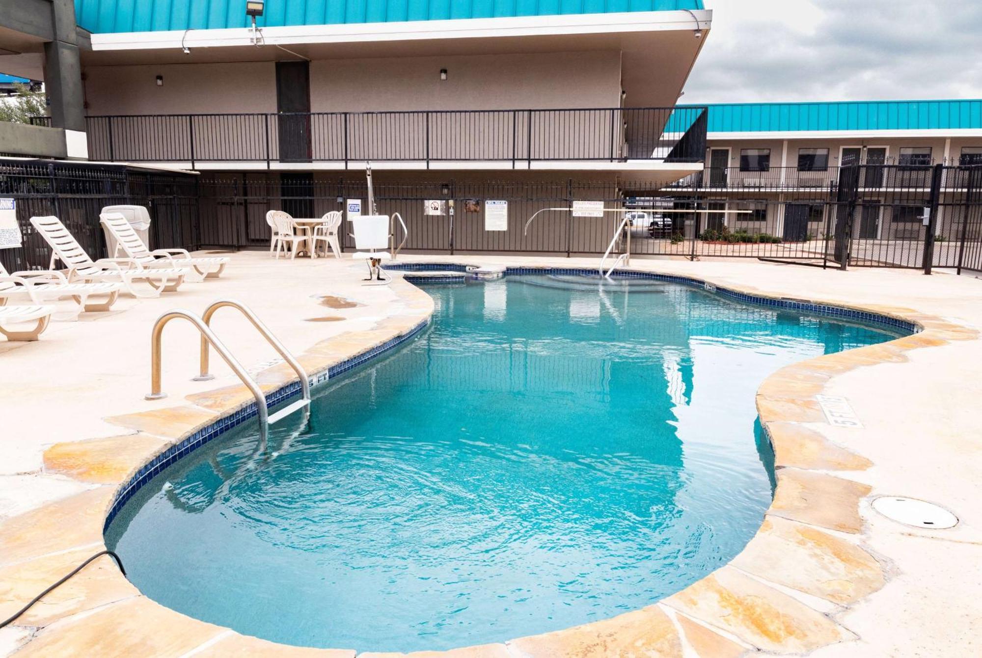 Days Inn By Wyndham N.W. Medical Center San Antonio Eksteriør billede
